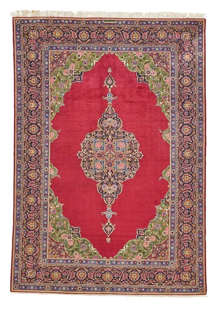 A simple yet elegent atayi kashan that is grounded in neutral colors
