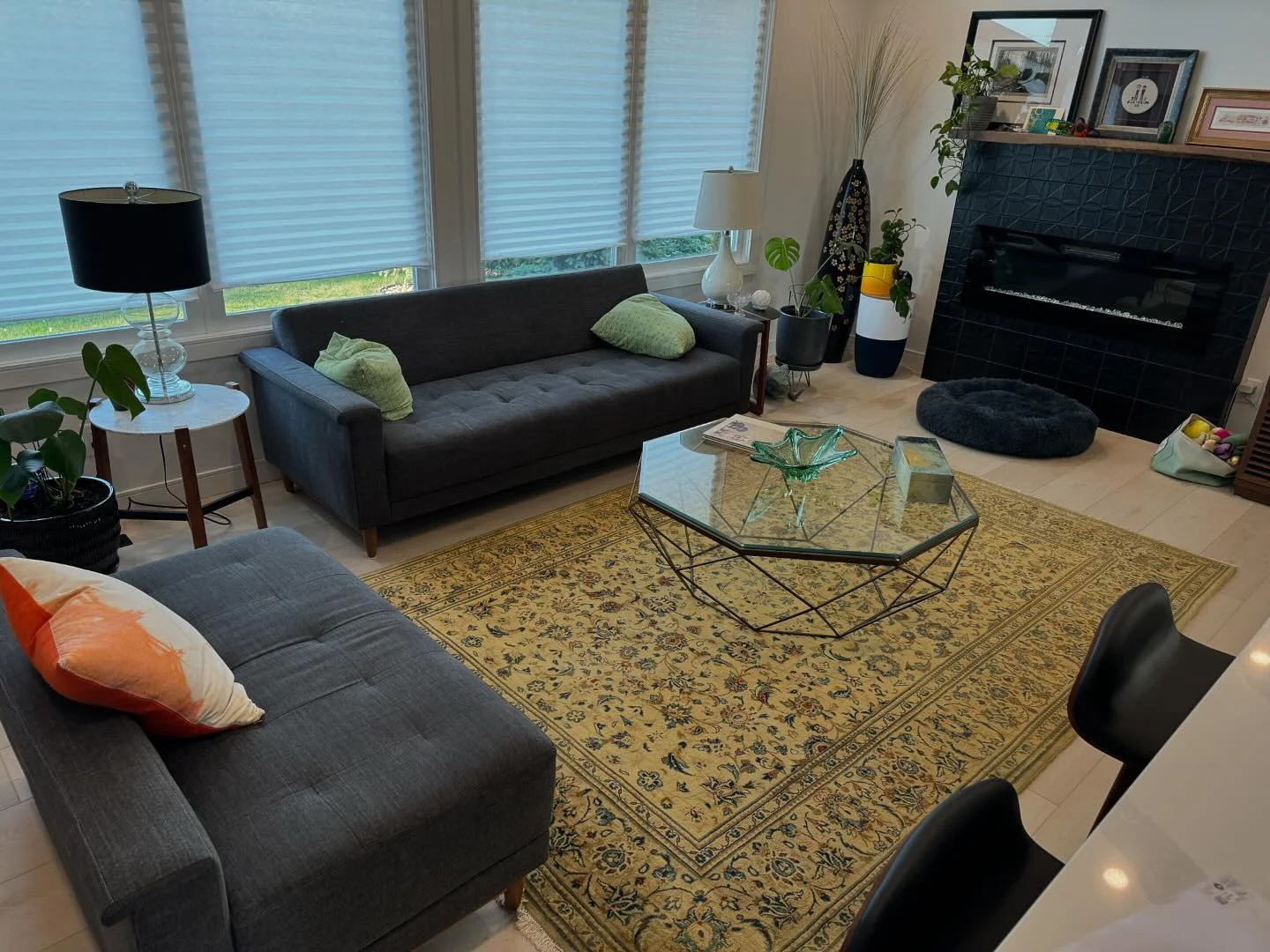 How to Choose the Right Rug Size for a Living Room